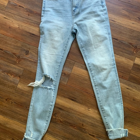 Vervet V2270 Light wash high-rise slim crop with double cuff Jeans Size 27 - Picture 4 of 16